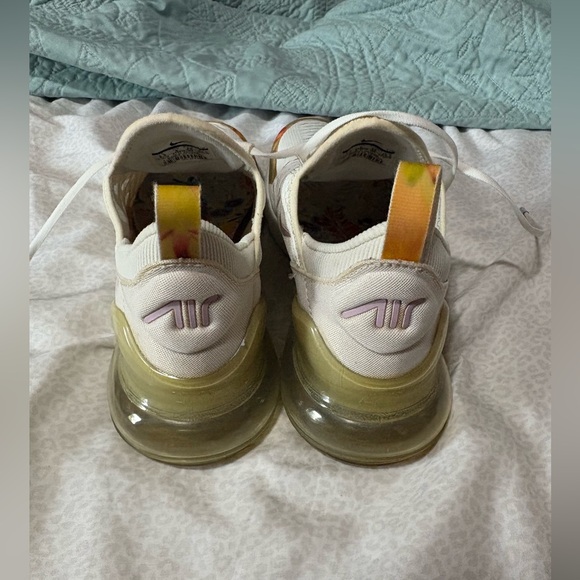 Women’s Nike Air Max 270 - Picture 3 of 5